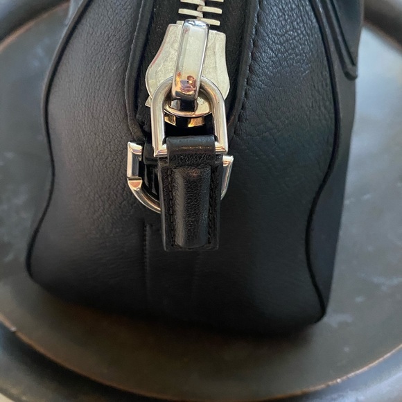 Givenchy Antigona Small Grained Leather Bag - Picture 3 of 5